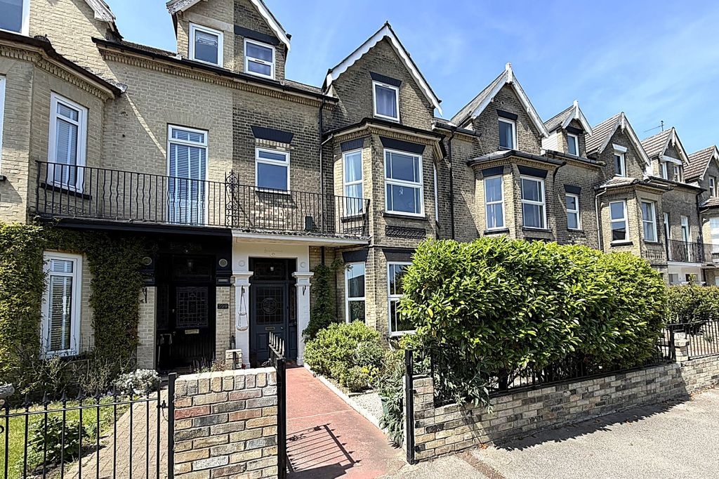 Property photo 1 of 23 6 Bedroom, 3 Storey Family Home For Sale
