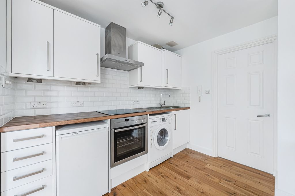 Property photo 3 of 9 4654023