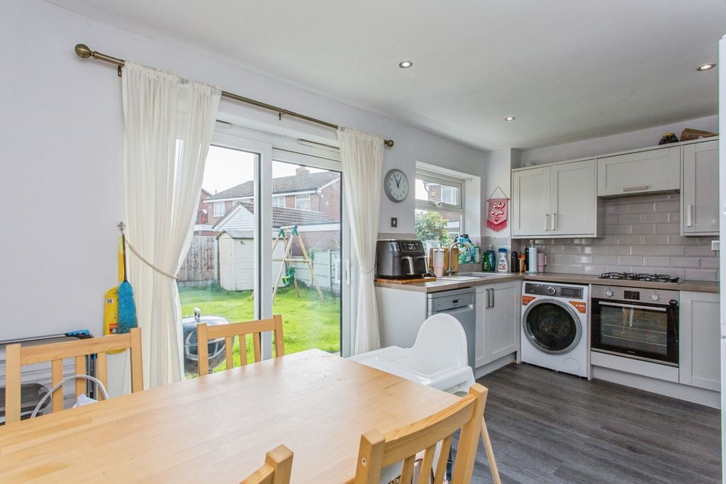 Property photo 3 of 15 Kitchen Diner
