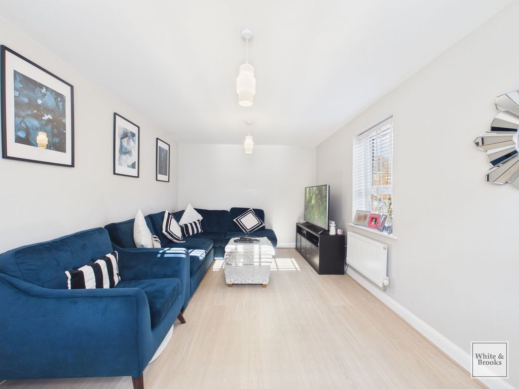 Property photo 2 of 20 Living Room