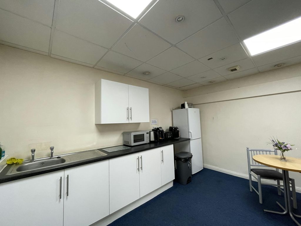 Property photo 2 of 10 Communal Kitchen