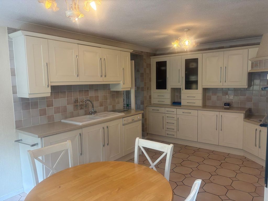 Property photo 3 of 26 Kitchen