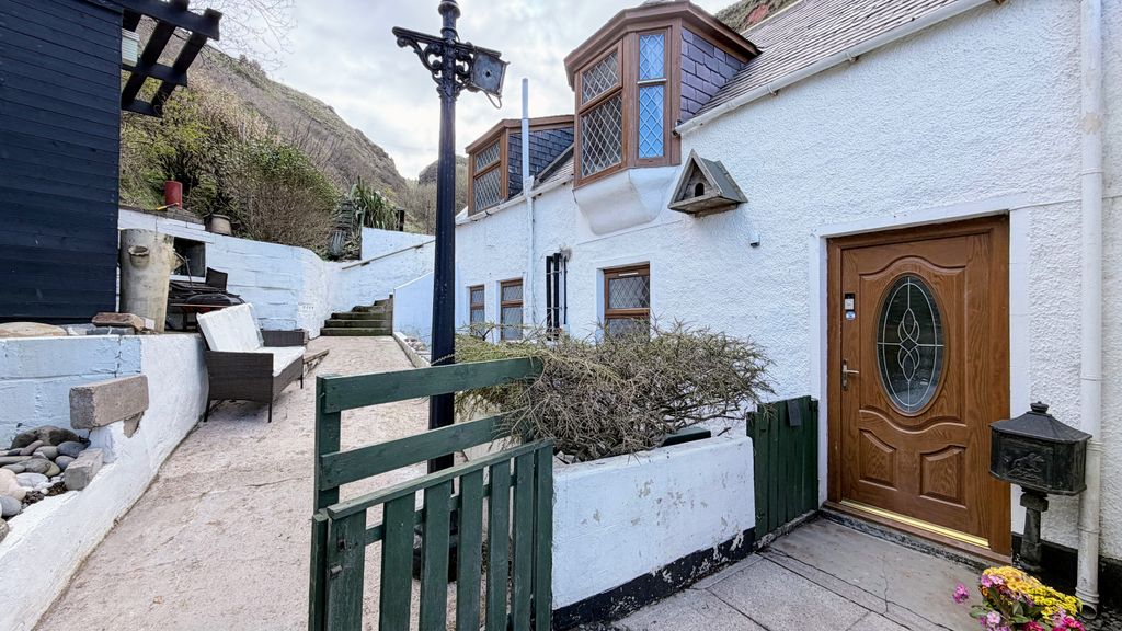 Property photo 2 of 19 Exterior Front