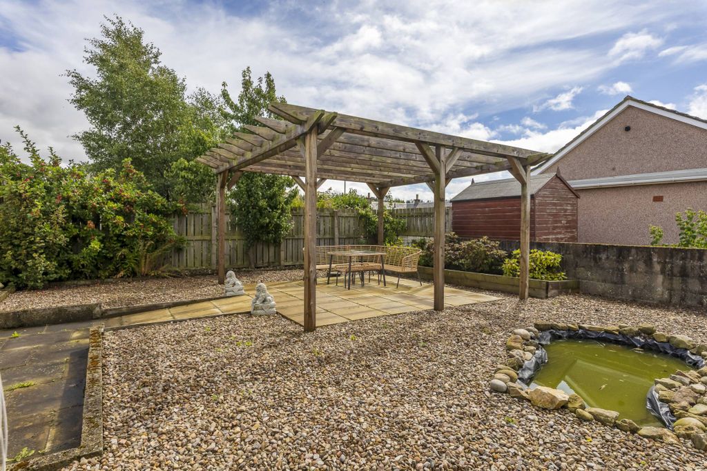 Property photo 3 of 28