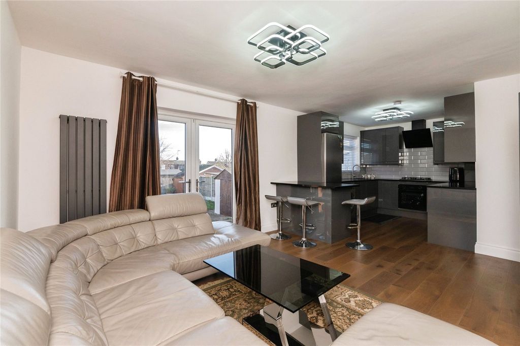 Property photo 2 of 18 Open Plan Area