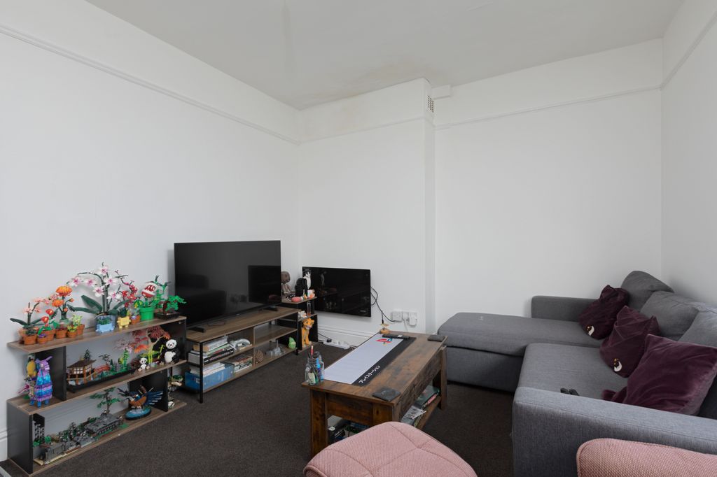 Property photo 3 of 21