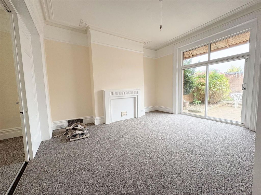 Property photo 3 of 8 Dining Area