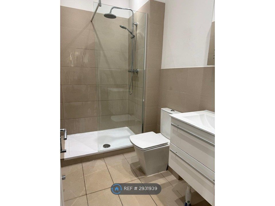 Property photo 2 of 6 Bathroom