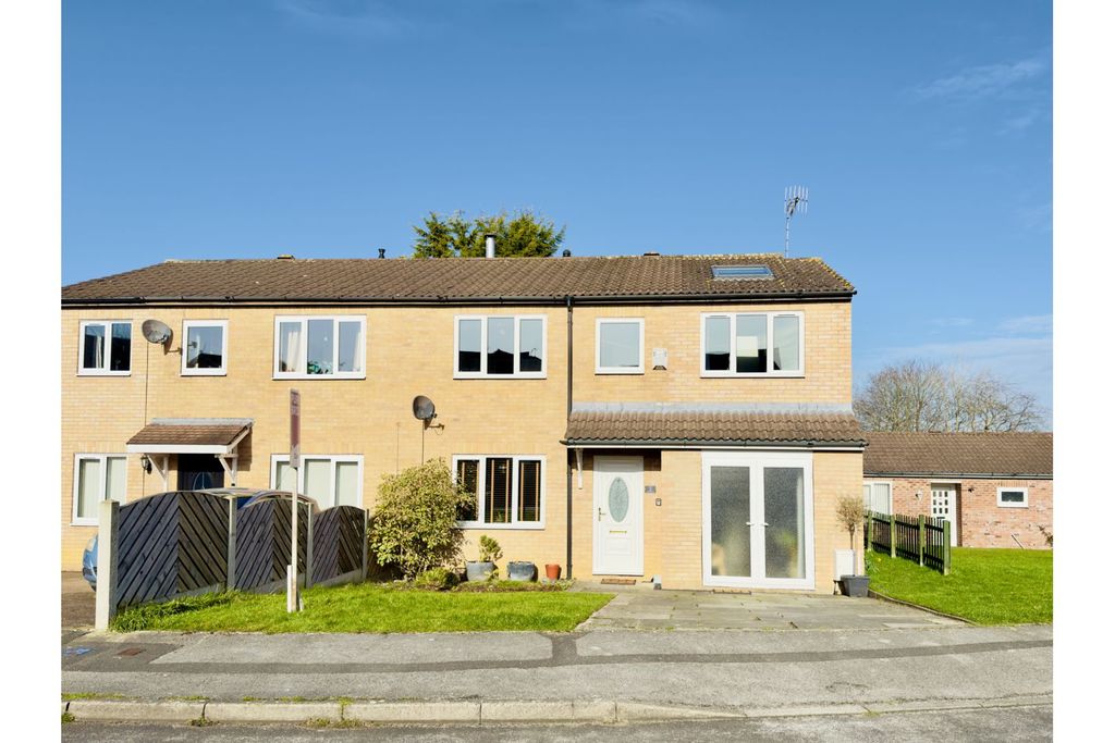 Property photo 2 of 25