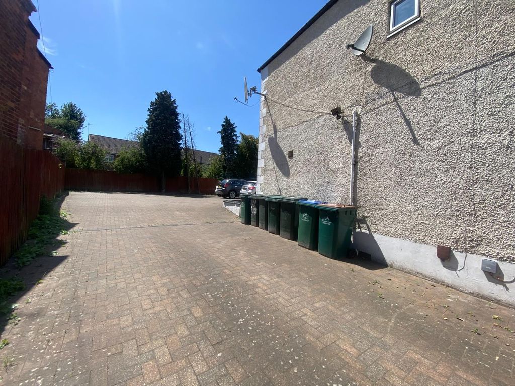 Property photo 2 of 25