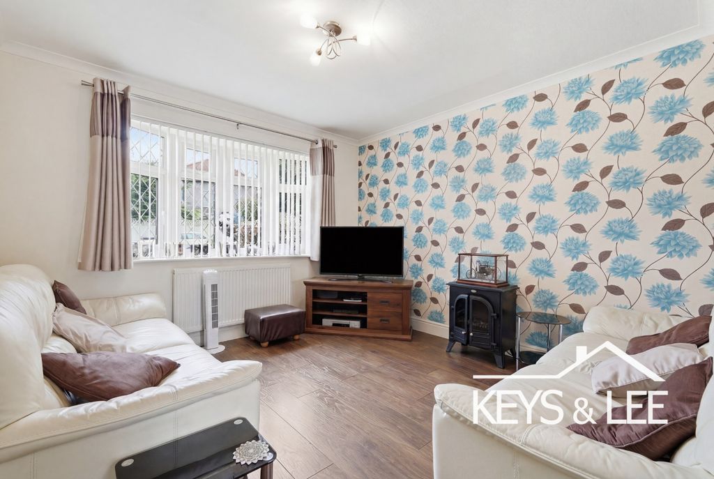 Property photo 2 of 15 5136392