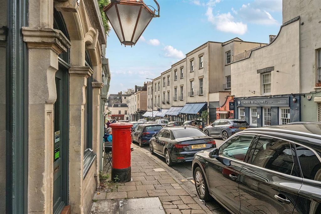 Property photo 2 of 10 1375984-1-690c8049A78Ad.Jpg