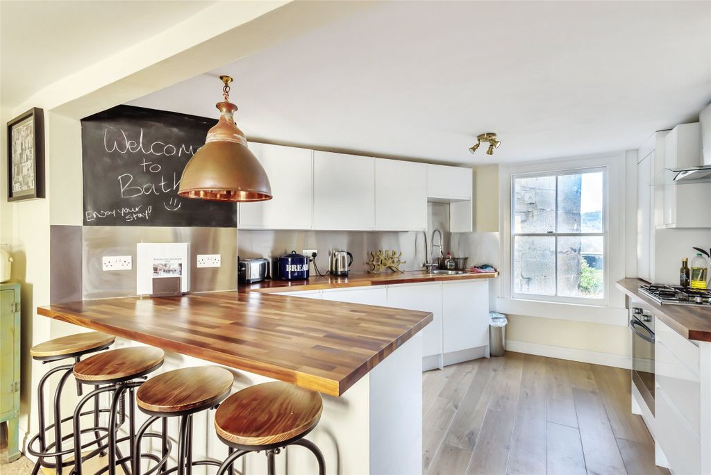 Property photo 1 of 11 Kitchen
