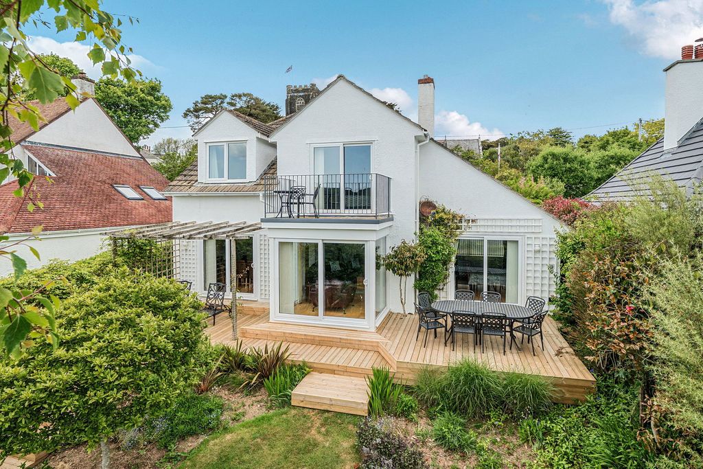 Property photo 1 of 18