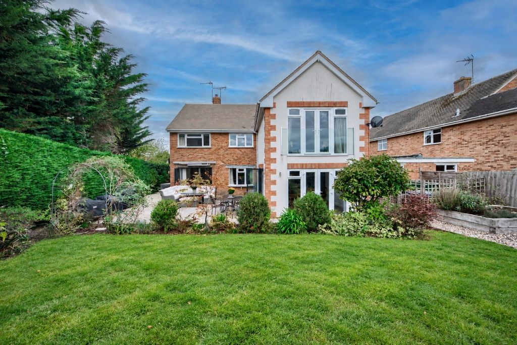 Property photo 1 of 27 002
