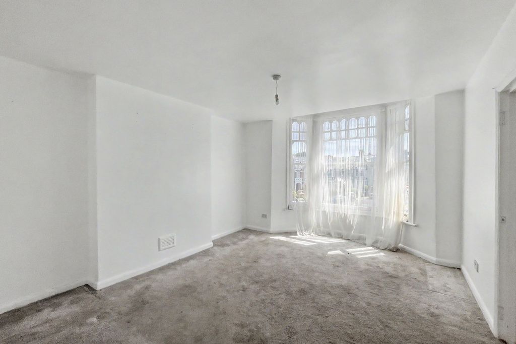 Property photo 2 of 9 37c Sellons Avenue, Harlesden, London Nw10 4Hj