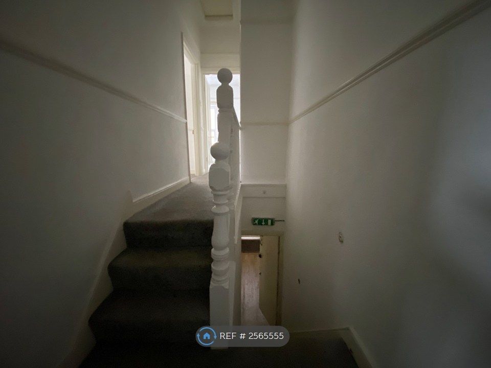 Property photo 2 of 10 Hallway