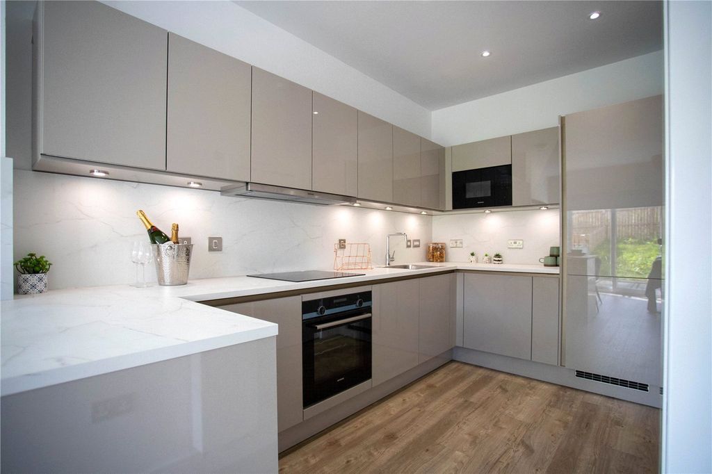 Property photo 2 of 16 Picture No. 22