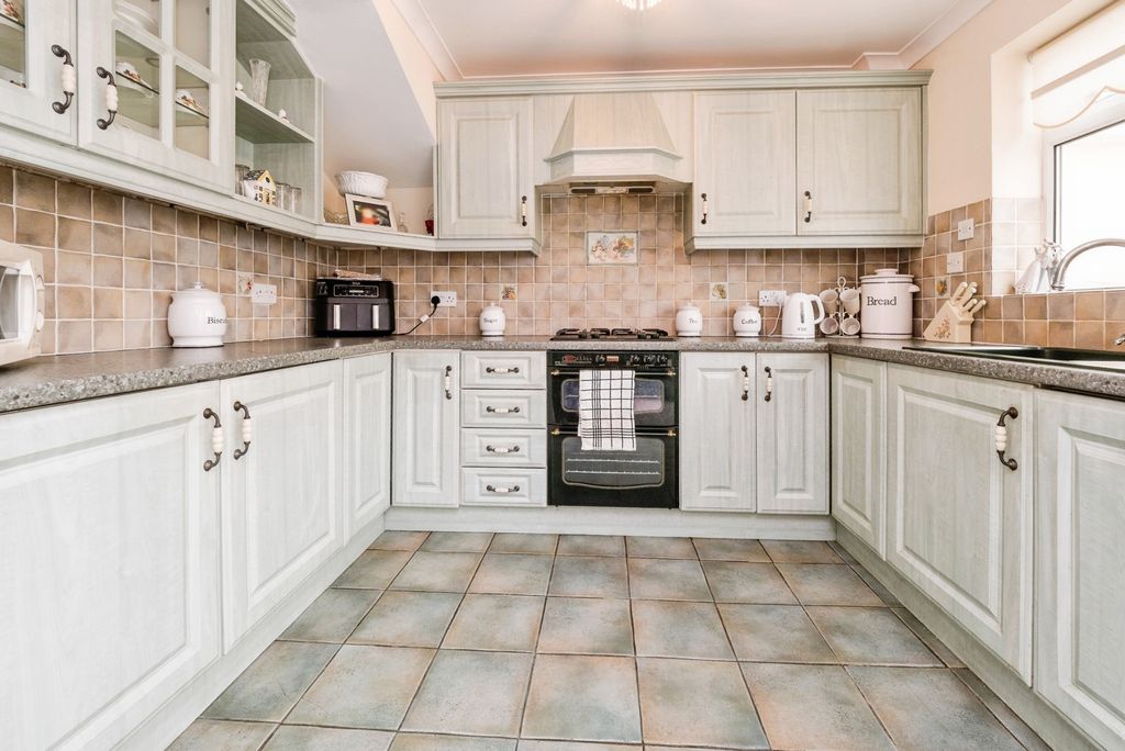 Property photo 2 of 34 Pbox-Img.Jpg