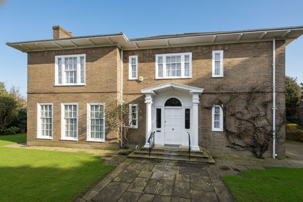 Property photo 2 of 9