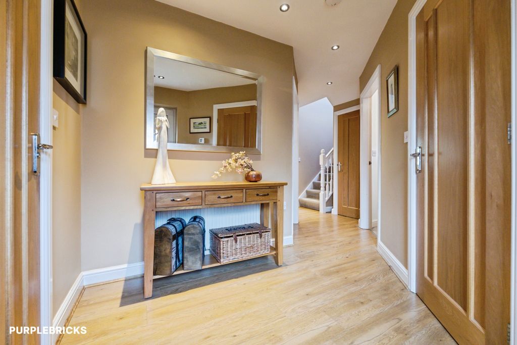 Property photo 2 of 28 Entrance Hall