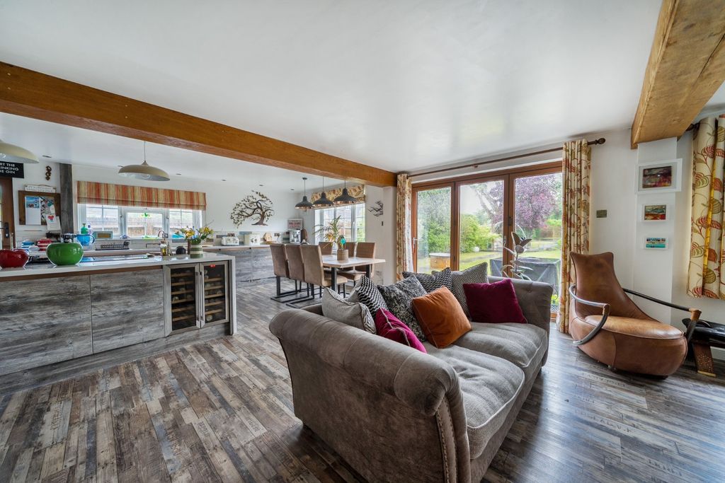 Property photo 2 of 12 Picture No. 05