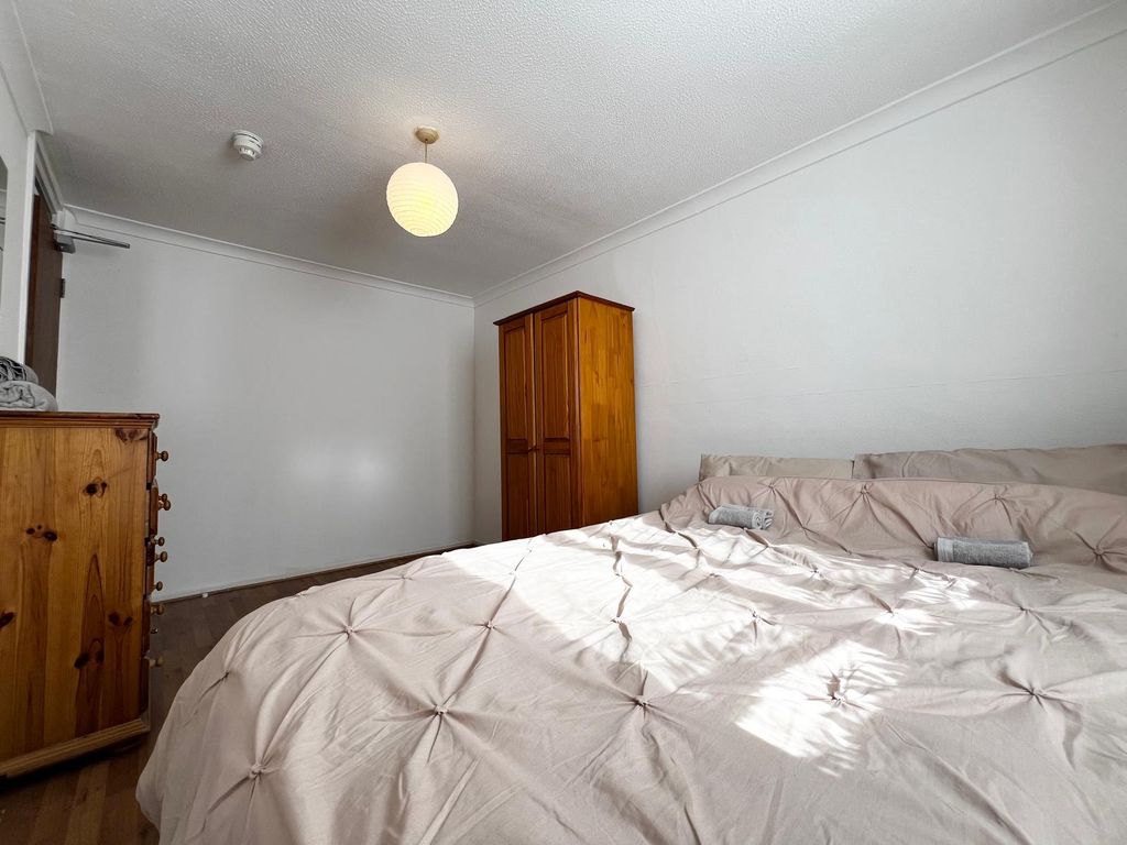 Property photo 1 of 6 Bedroom 5B