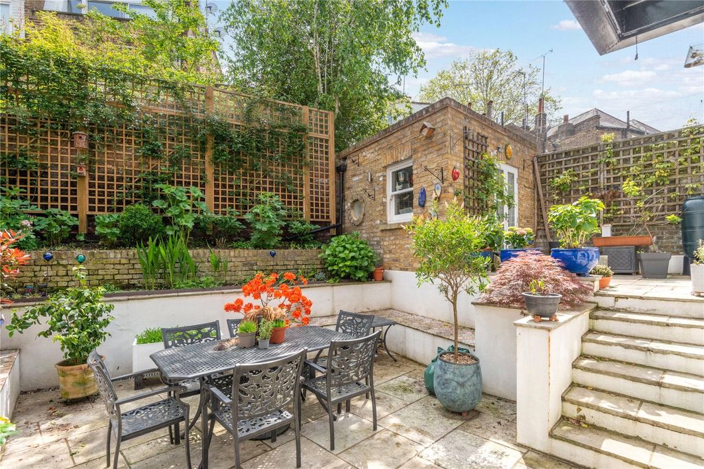 Property photo 1 of 18 Garden