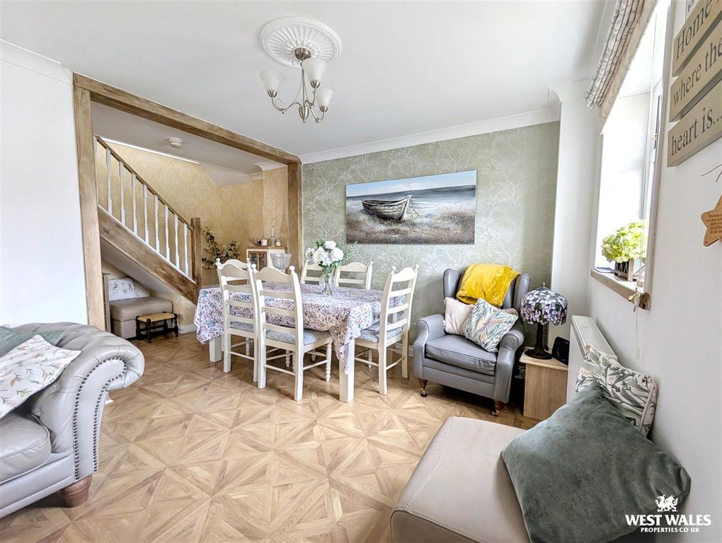 Property photo 3 of 20 1000151848.Jpg