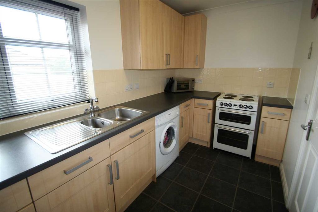 Property photo 3 of 7 Kitchen