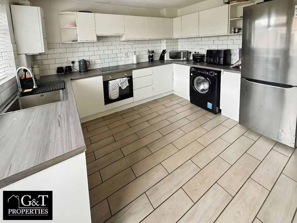 Property photo 3 of 13 Kitchen