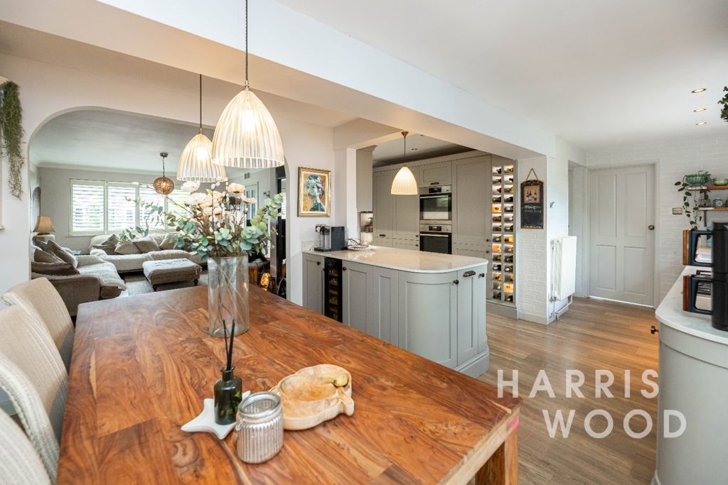 Property photo 2 of 31 4499411