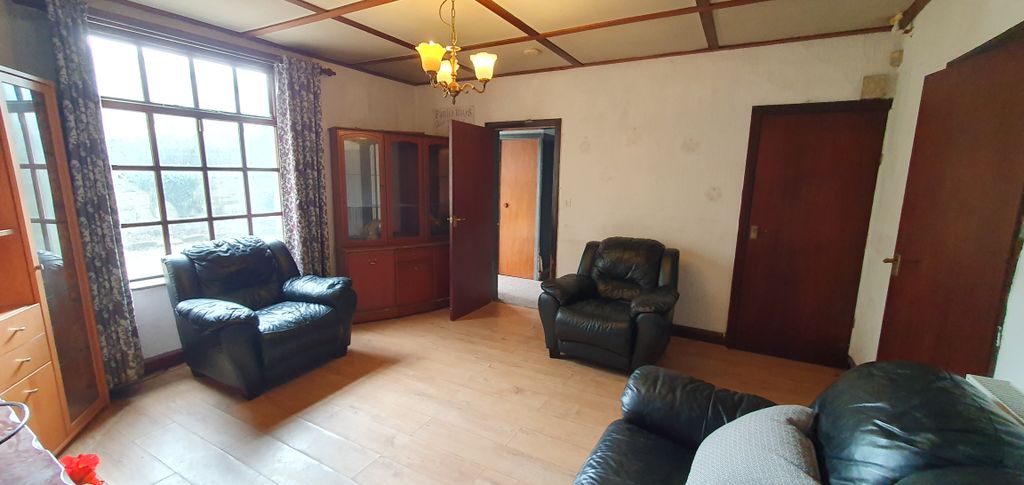 Property photo 3 of 33