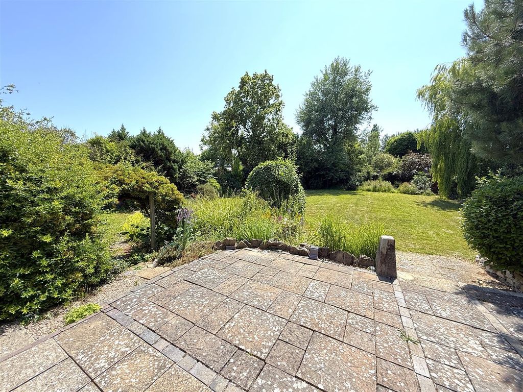 Property photo 2 of 34