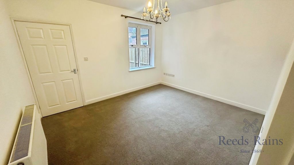 Property photo 3 of 11 Dining Room