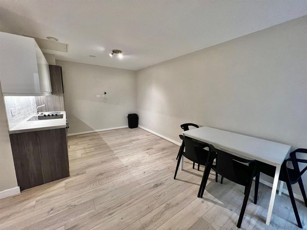 Property photo 3 of 6 Ddf23B1F-6B64-4c20-91B3-40010E3Bcff8.Jpg