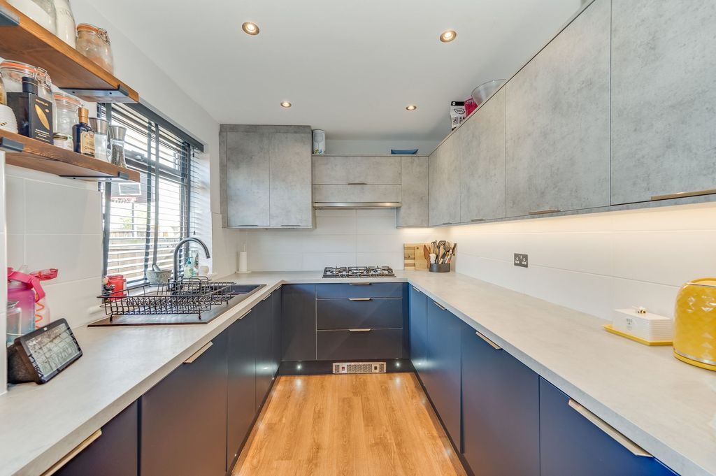 Property photo 2 of 25