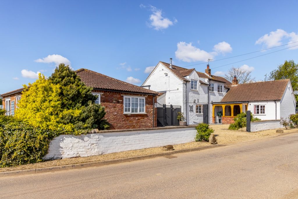 Property photo 3 of 48 White Cross Farm (Fosdyke)-6