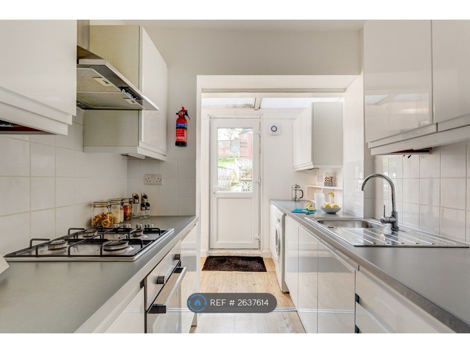 Property photo 1 of 20 Kitchen Which Includes White Goods