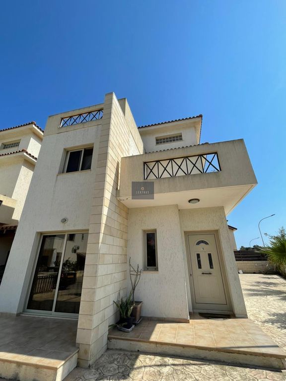 Property photo 2 of 42