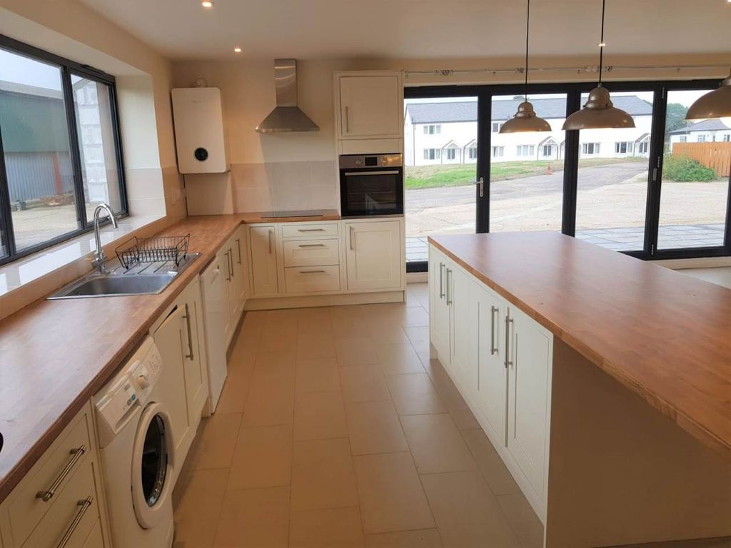 Property photo 2 of 14 Kitchen 1