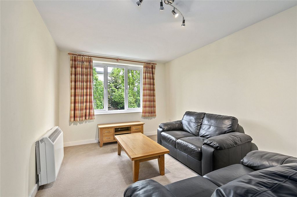 Property photo 2 of 6 Picture No. 13