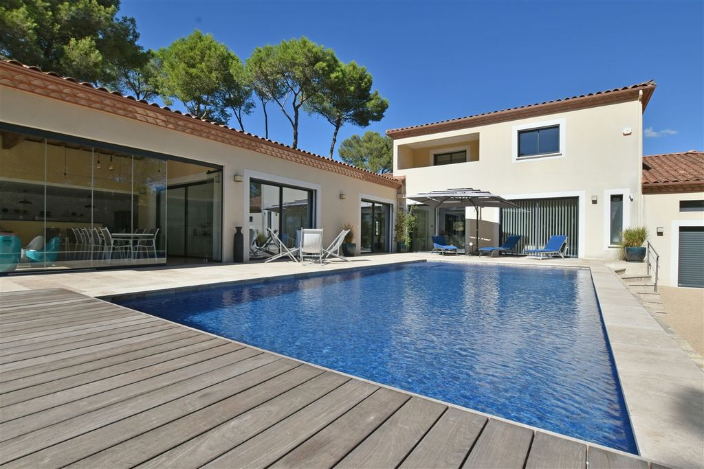 Property photo 2 of 33