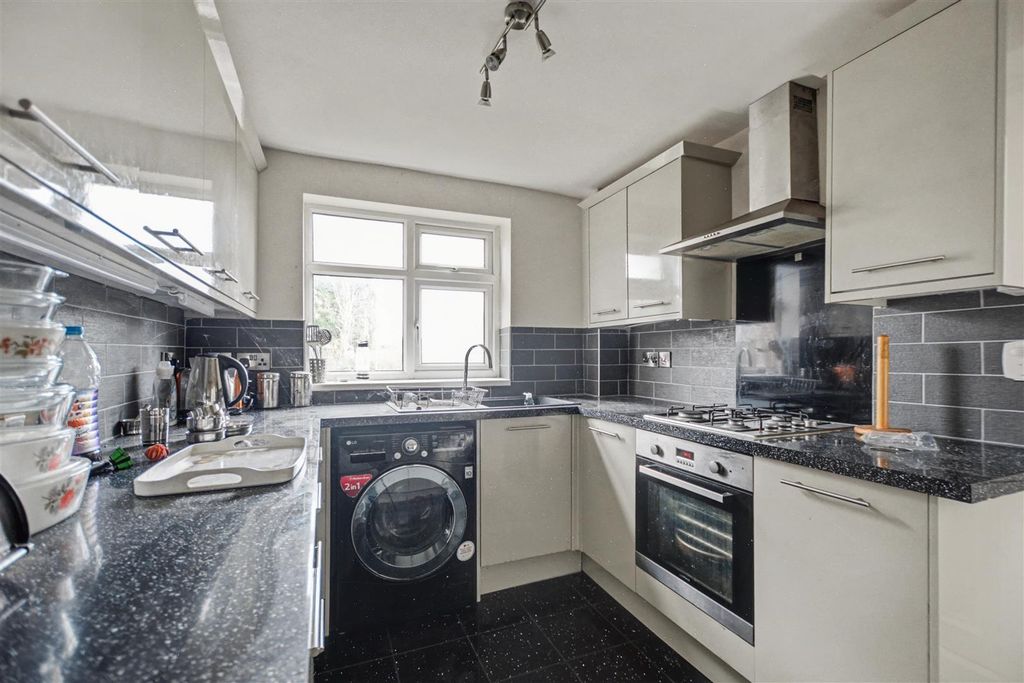 Property photo 3 of 12 Kitchen