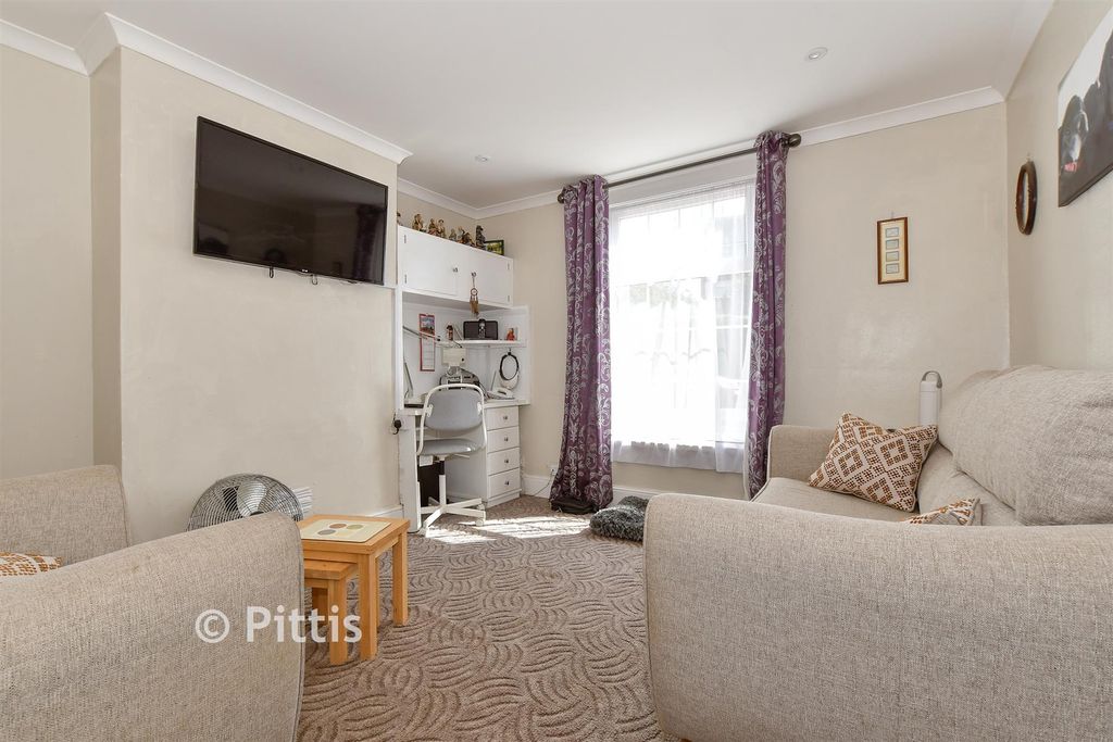 Property photo 2 of 13 Lounge
