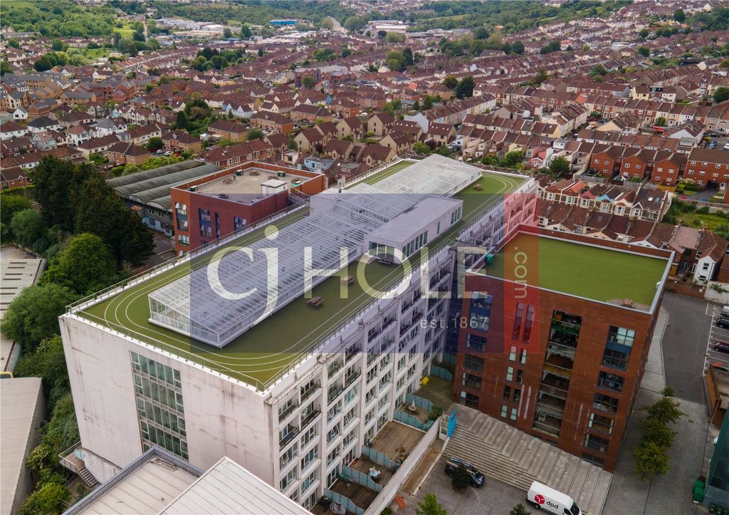 Property photo 2 of 14 Picture No. 21