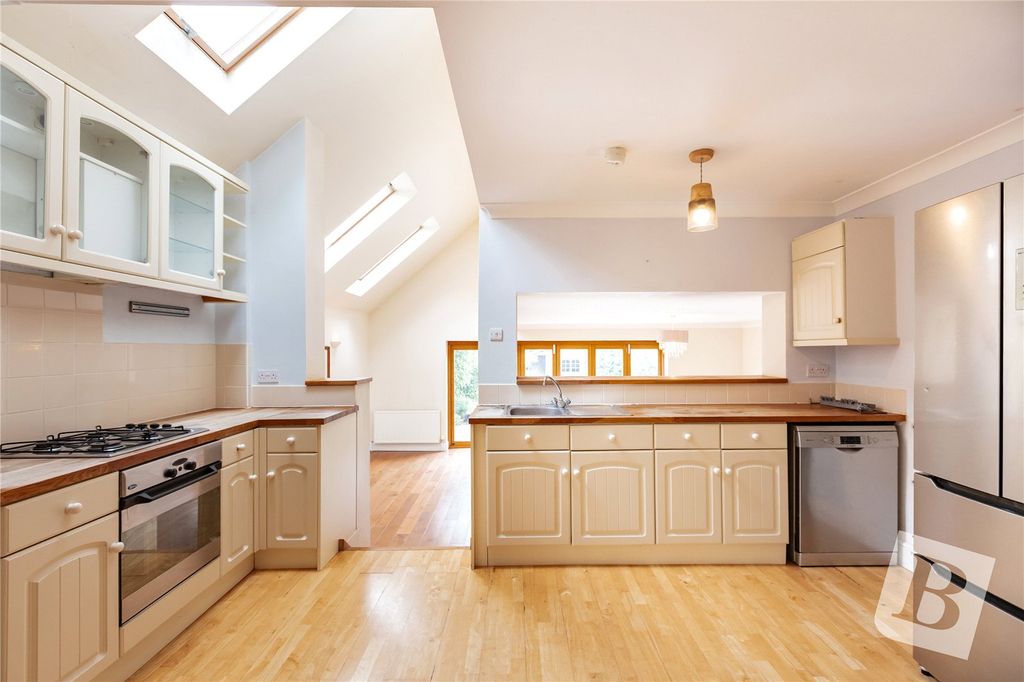 Property photo 3 of 25 Kitchen