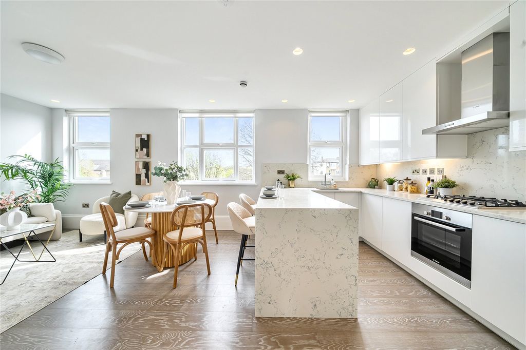 Property photo 2 of 20 Picture No. 16