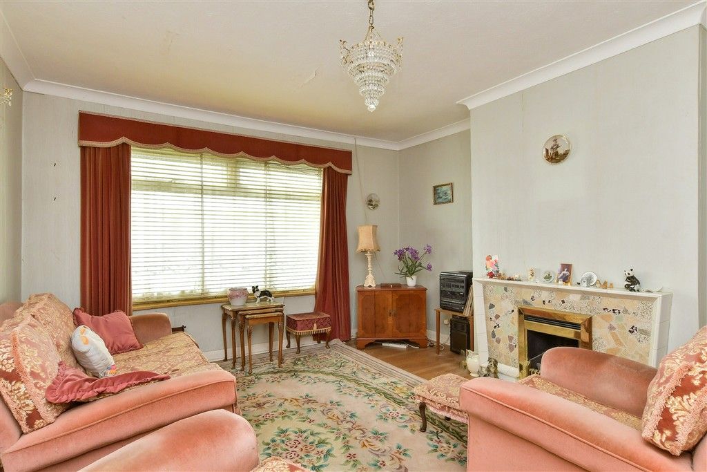 Property photo 2 of 13 Lounge