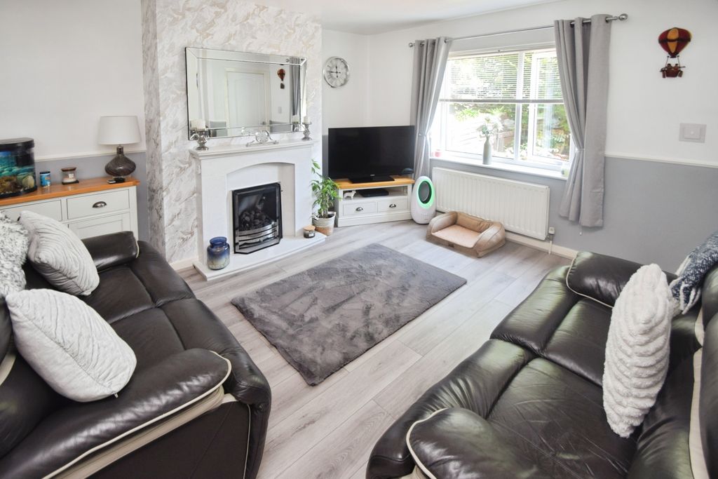 Property photo 2 of 14 d0Fa0488-Lounge 201